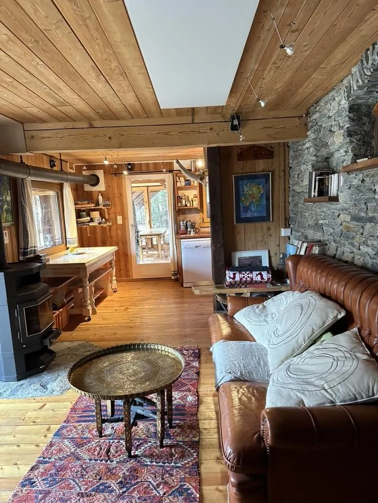 Séjour chaleureux de l'appartement 3,5 pièces à Vercorin